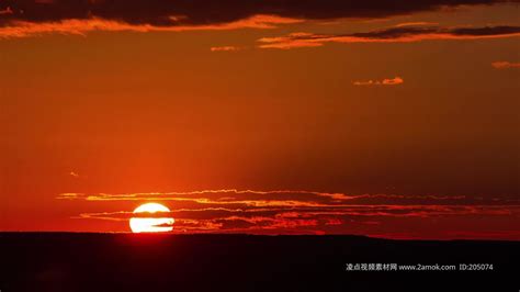太阳升起时的景象高清图片下载-正版图片504199912-摄图网