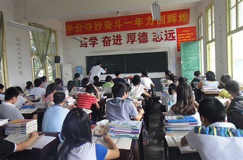 武汉国华学校2021年复读班、应届高三班招生简章