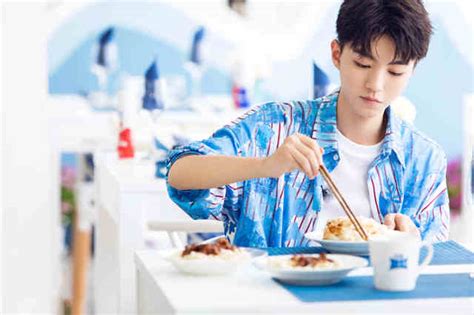 王俊凯《中餐厅3》回忆童年 一展优秀厨艺