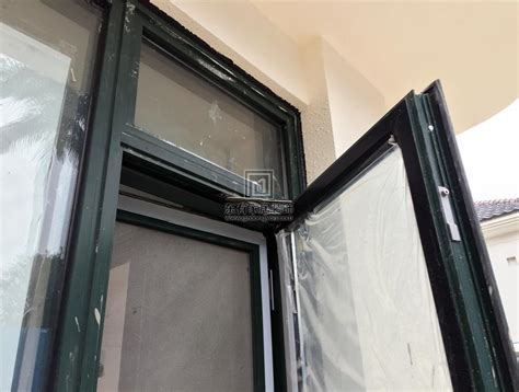 灰蓝色铝合金平开窗_铝合金门窗-深圳市鸿泰门窗有限公司