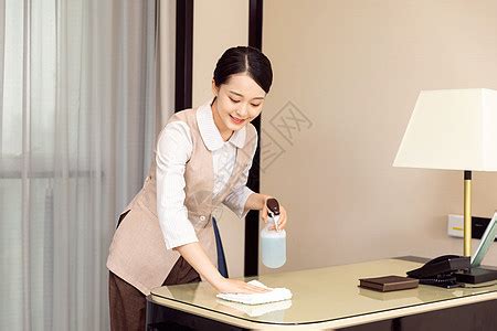 酒店管理保洁员更换毛巾高清图片下载-正版图片501417013-摄图网