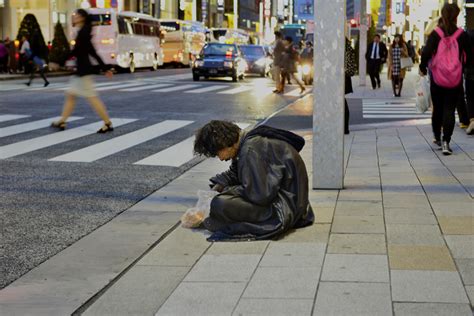 东京银座的乞丐-影动摄影网|影动摄影网|影动摄影网是中国摄影爱好者的门户网站