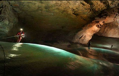 美国最美地穴探入地球最深处，洞内宛如水晶宫吸引不少人探访|水晶宫|洞穴|基耶_新浪新闻
