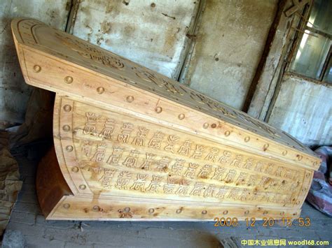 实木棺材寿材 寿材雕刻 火化两用小寿材 传统土葬木雕棺材-阿里巴巴