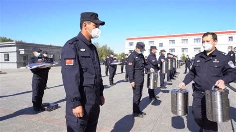 奋战在新疆巴州维稳一线的公安民警:为了人民的安宁_新浪新闻