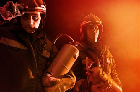 杭州临平市场火灾两名消防员牺牲 起火原因查明|消防员|消防|火灾_新浪新闻