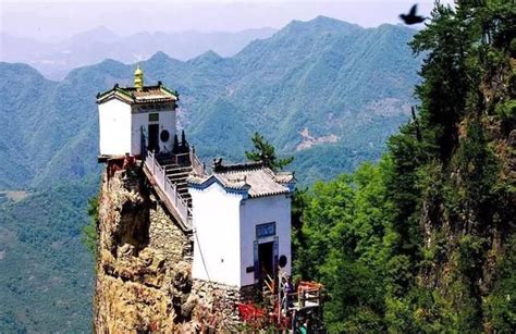 中国“最惊险”的道观,靠四根石条搭在悬崖上,非常的令人惊叹|观音寺|道观|悬崖_新浪新闻