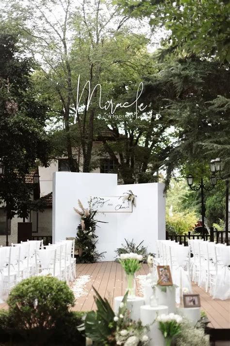 院子婚礼布置(整体氛围自在而温馨的白绿色系庭院式婚礼，带给宾客不一样的感受) - 【爱喜匠】