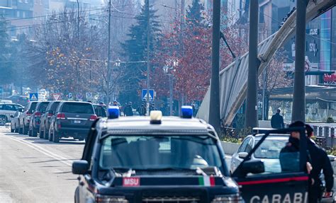 科索沃局势紧张，塞尔维亚总统检阅部队，欧盟美国呼吁对话_凤凰网