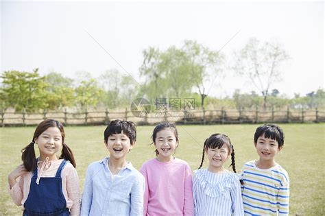 笑容灿烂的孩子们高清图片下载-正版图片502198710-摄图网