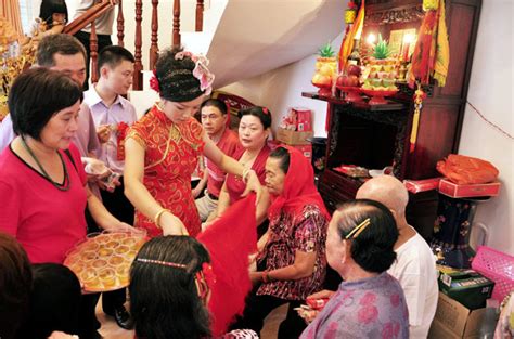 福建福州台江农村结婚习俗：穿大红婚纱的新娘今天好美哦！_腾讯视频
