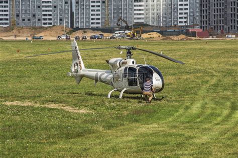 第16届世界直升机锦标赛直升机参赛者高清摄影大图-千库网