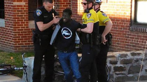 美国威斯康星州非裔男子遭枪击引发示威 国民警卫队进驻|界面新闻 · 中国