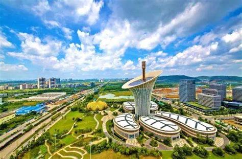 亚洲最大城市综合体：武汉光谷广场综合体完工