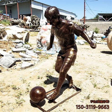 踢足球的小男孩_玻璃钢仿铜人物雕塑_厂家图片价格-玉海雕塑
