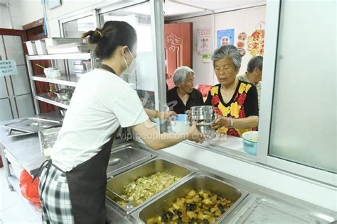 安徽阜阳：新增老年食堂让老人吃上“暖心餐”-人民图片网