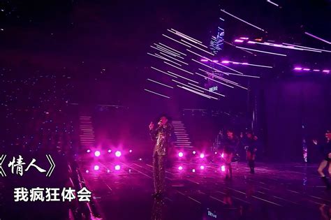 蔡徐坤登首个打歌舞台 超凡实力斩获“年度新人奖” -- 眼界，放眼世界