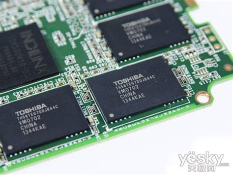 紫光首款SSD评测：首次采用国产闪存芯片？不，这恐怕还在PPT里_固态硬盘_什么值得买