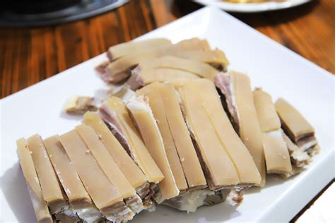 金华浦江有一家古法羊肉美食馆，将新鲜的羊血涂在羊身上_凤凰网视频_凤凰网