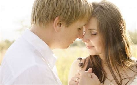 情侣怎样接吻（情侣常用的6种接吻方式）-四得网