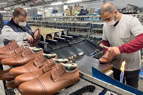 2019年中国皮革产量分析，绿色、透明、可持续发展是发展方向 一、皮革行业概况皮革行业涵盖了制革、制鞋、皮衣、皮件、毛皮及其制品等主体行业 ...