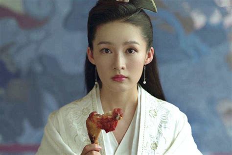 李沁跟张若昀在《庆余年》演情侣，和唐艺昕合作过《诛仙》