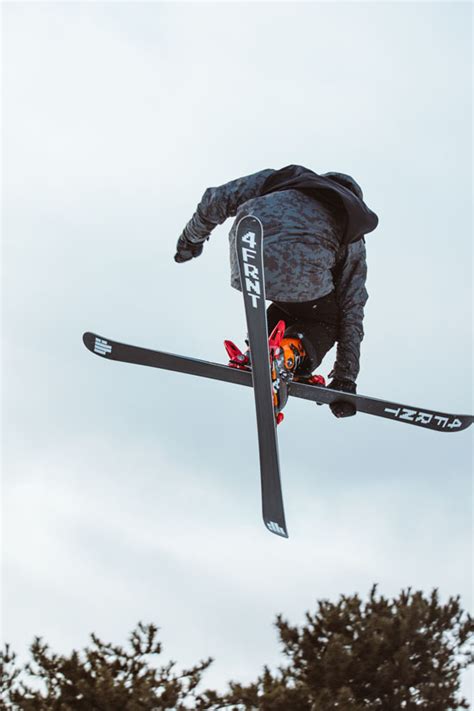 燃情冰雪助力冬奥 青少年自由式滑雪挑战赛在京举行_滑雪_环球网