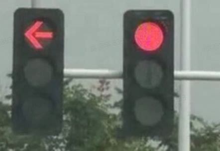 前方路口这种信号灯亮表示什么意思？ - 金手指考试