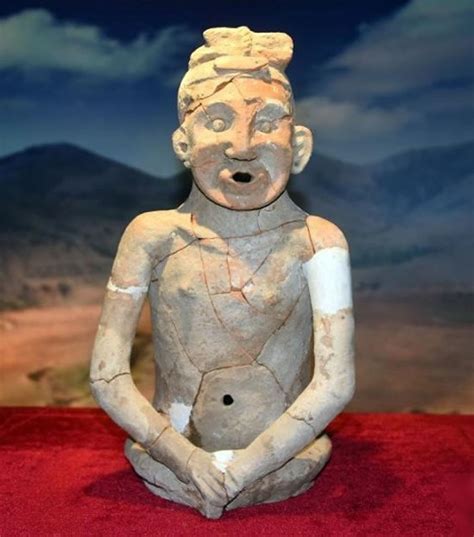 内蒙古赤峰市兴隆沟遗址5300年前陶俑外形似歌神张学友引来网民热议 - 神秘的地球 科学|自然|地理|探索