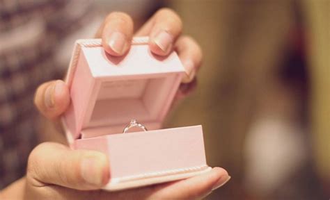 送戒指是什么意思 分享一下送戒指的不同含义 – 我爱钻石网官网