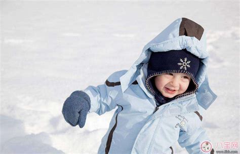 冬天应该怎么给宝宝添衣 不同大小的宝宝穿多少衣服比较好 _八宝网