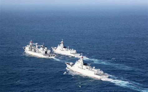 海军第三十批护航编队在南海海域举行宣誓签名仪式_军事_中国网