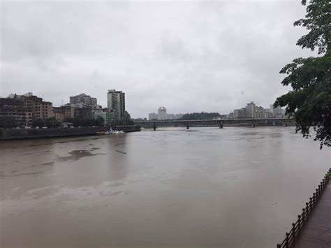 四川内江普降暴雨 域内河流水位上涨尚未超警戒线 - 封面新闻