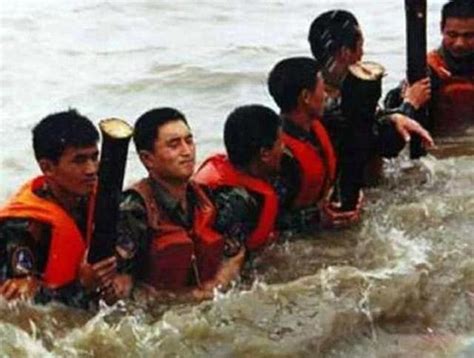 98年九江抗洪纪实，将军一声令下，三个团长带头冲进洪水|九江|洪水|团长_新浪新闻