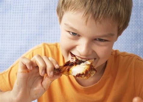 英国研究指儿童吃连骨的鸡腿鸡翅后行为表现较为暴躁 - 神秘的地球 科学|自然|地理|探索