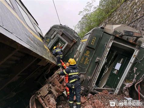 湖南境内一火车脱轨，致1人死亡！列车停运，瞬间经历了生死！