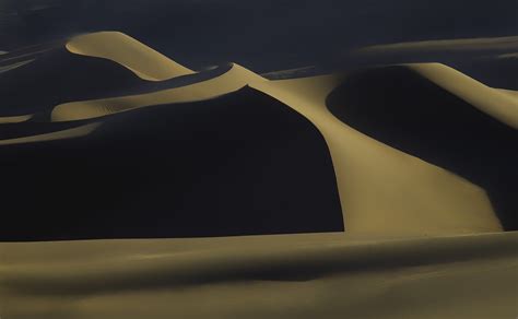 大漠沙如雪，燕山月似钩。全诗意思及赏析 | 古文典籍网