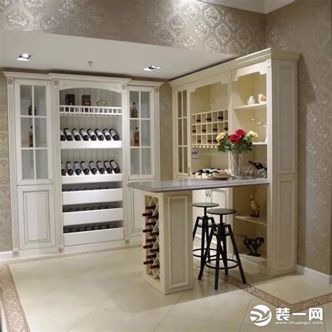 新中式别墅餐厅原木色大酒柜效果图-房天下装修效果图