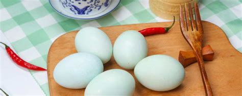毛鸡蛋怎么做好吃（吃过毛鸡蛋吗？用煮的做法入味又好吃，没有一点腥味） | 说明书网