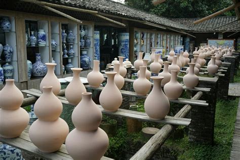 景德镇有家“宇宙瓷厂”有听过么，它华丽变身年轻人最爱的陶溪川_艺术