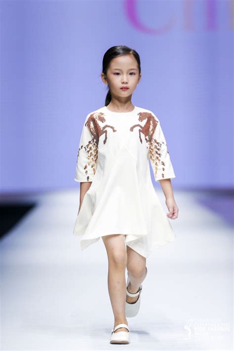 国际儿童时装周携众童装品牌亮相上海(组图) - 童装服饰 - 睿商亲子网