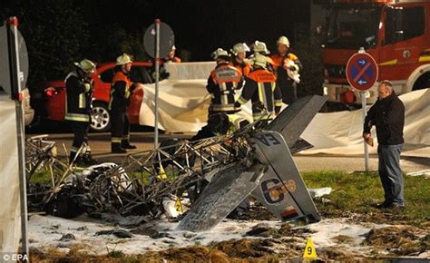 德国航展两架飞机相撞 1名飞行员丧生(组图)_新闻中心_新浪网