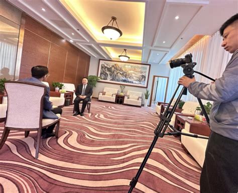 安徽安庆电视台记者专程赴渝采访我会梅锋会长 - 重庆市安徽商会官方网站