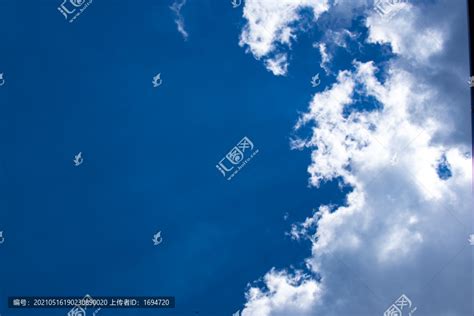 美丽日落天空中奇云彩色的光日落天空中的奇云景观夏高清图片下载-正版图片307713491-摄图网