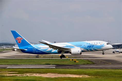 5月13日9时30分 南航A380试飞飞机平稳降落-中国民航网