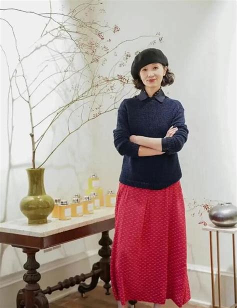 60岁的女人应该如何穿搭才优雅？【穿衣搭配】风尚中国网- 时尚奢侈品新媒体平台