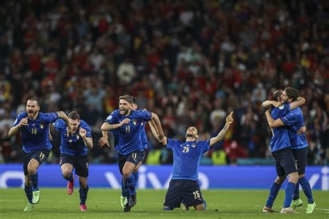 图文：意大利队世界杯夺冠后欢呼庆贺_新闻中心_新浪网