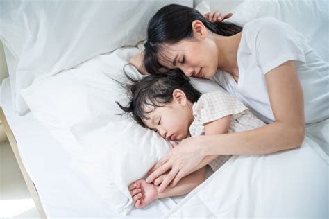 为什么婴儿睡觉总是发出哼哼声？应对方法，新手爸妈要知道|哼哼|小孩子|家长_新浪新闻
