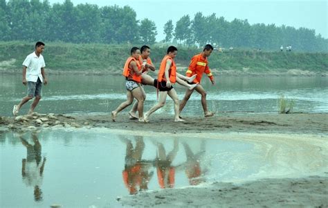 湖北6名学生溺水5死1失踪_ 视频中国