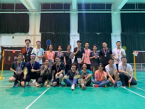 王选所羽毛球队在2019年教职工羽毛球锦标赛中夺得乙组亚军